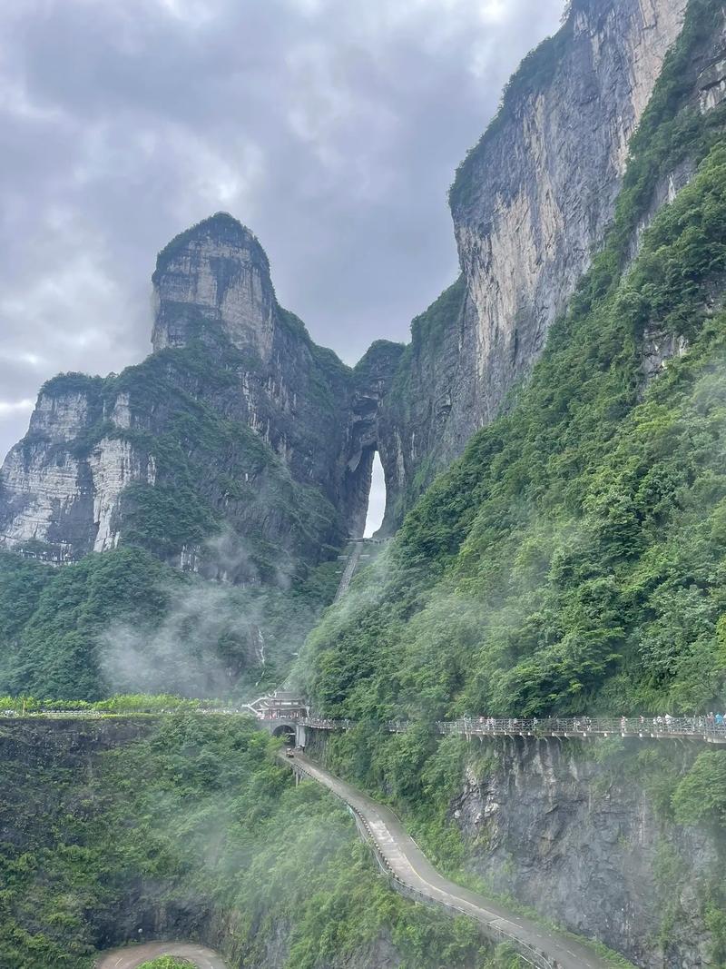 郑州至张家界自驾游攻略有哪些必备要点？-第1张图片-星月文旅