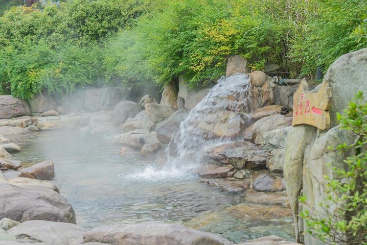 浪洞温泉自驾游团购怎么订最划算？-第1张图片-星月文旅