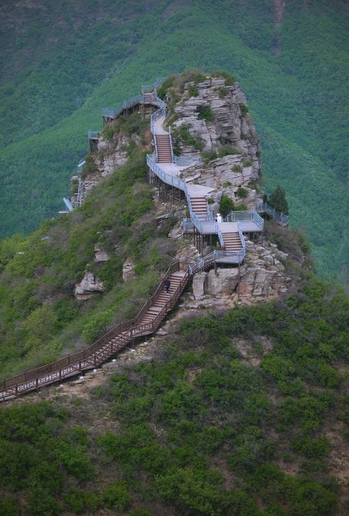 周边旅游景点哪里搜？-第1张图片-星月文旅