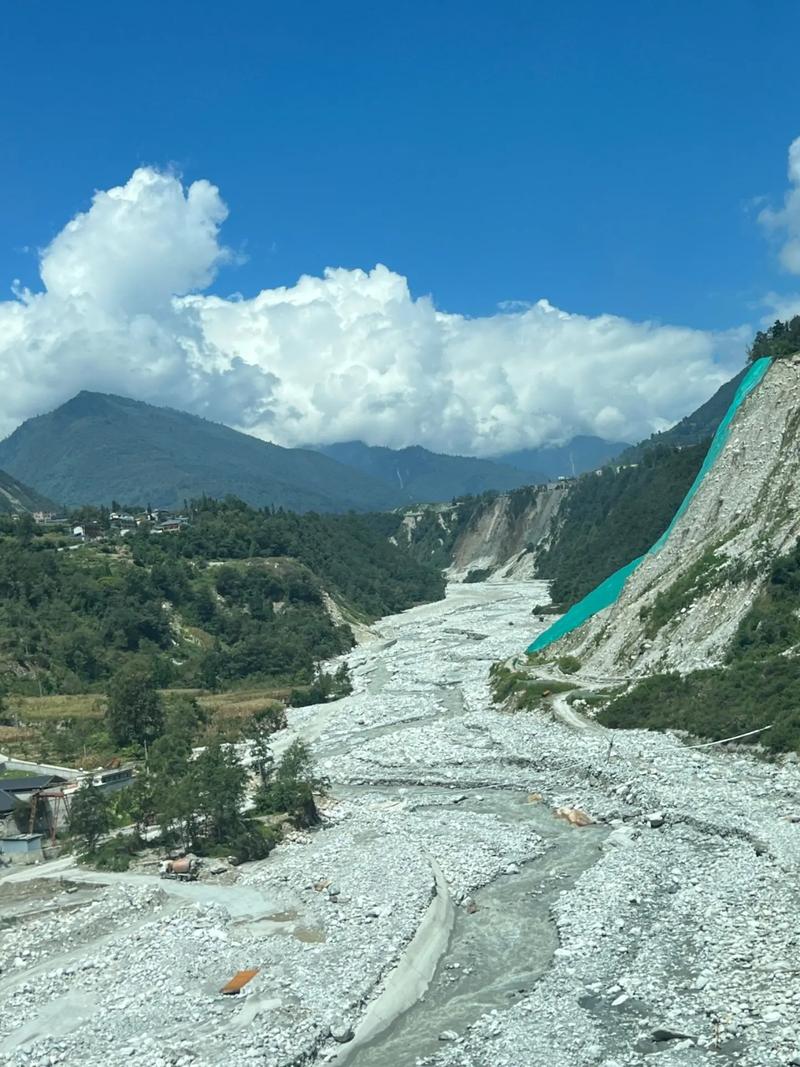 八月海螺沟自驾游怎么安排最合适？-第3张图片-星月文旅