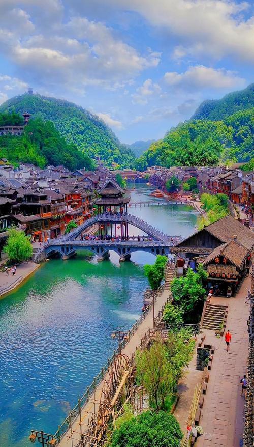 凤凰古城周边有哪些值得一游的景点？-第1张图片-星月文旅