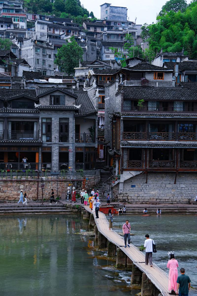 凤凰古城周边有哪些值得一游的景点？-第2张图片-星月文旅