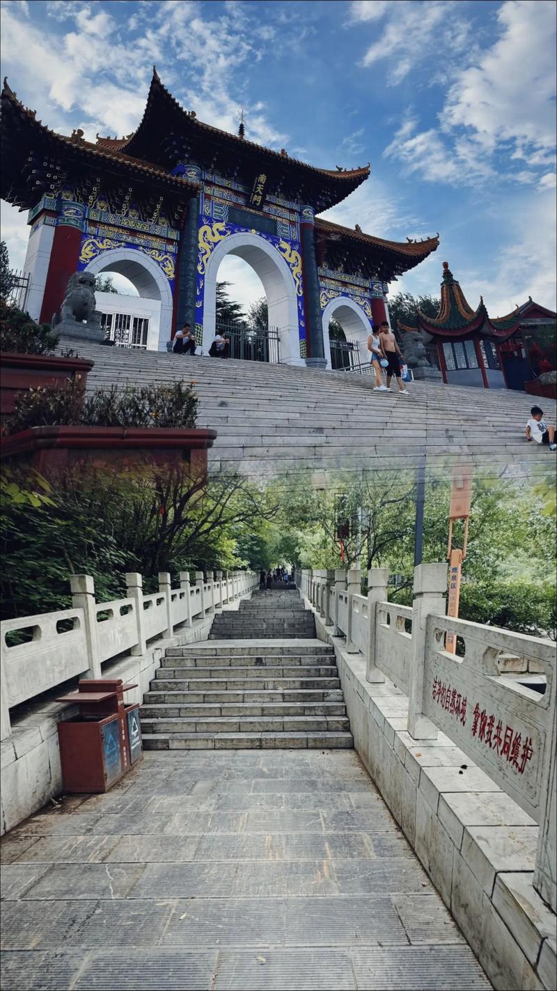 离石家庄最近有哪些旅游景点？-第1张图片-星月文旅